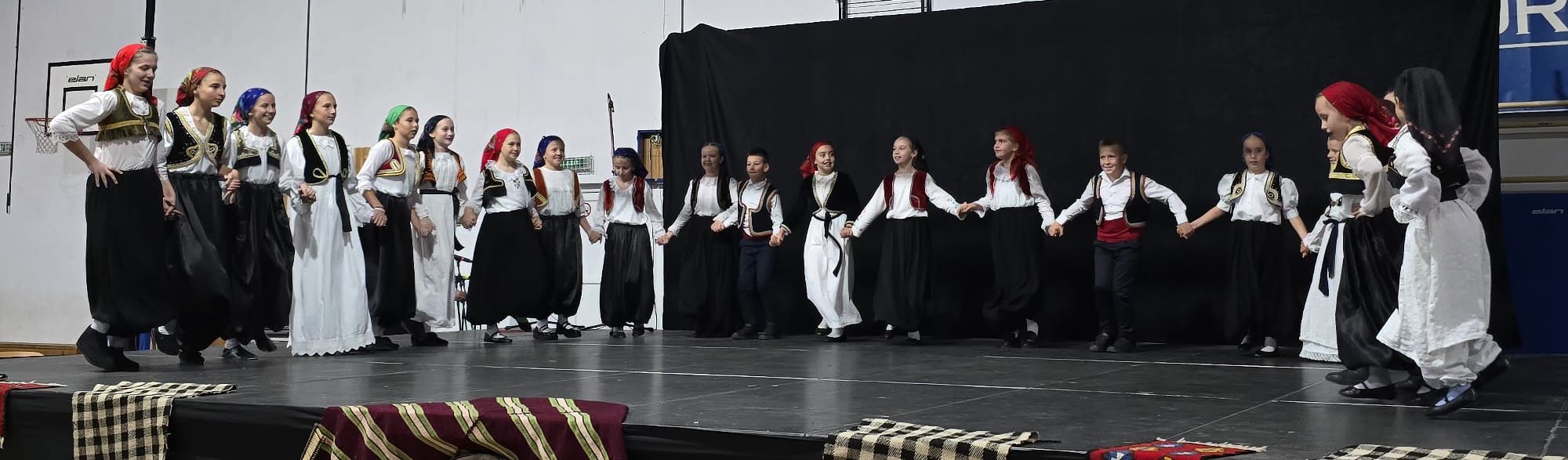 U petak : Večer igre i pjesme